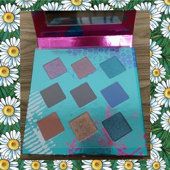 Hank & Henry Living in Color Eye Shadow Pallete - Picture 2 of 10